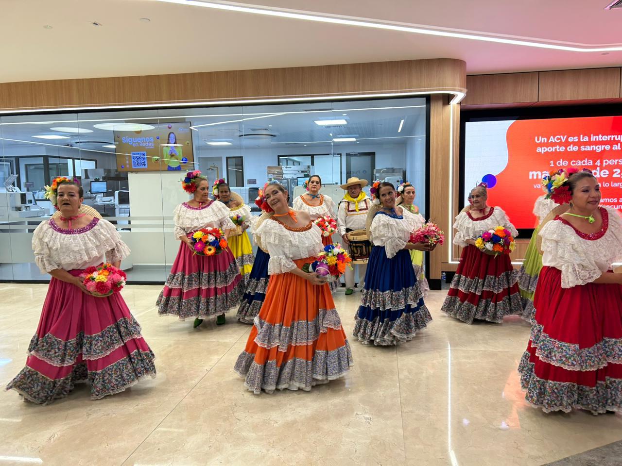 Escuela de Danza Quetzal Tradición y Color Méderi