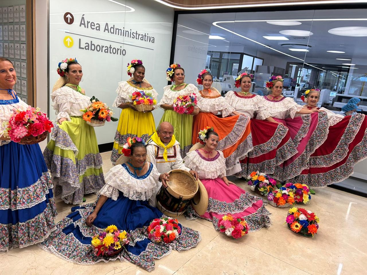 Fotografía Grupal Escuela de Danza Quetzal Méderi